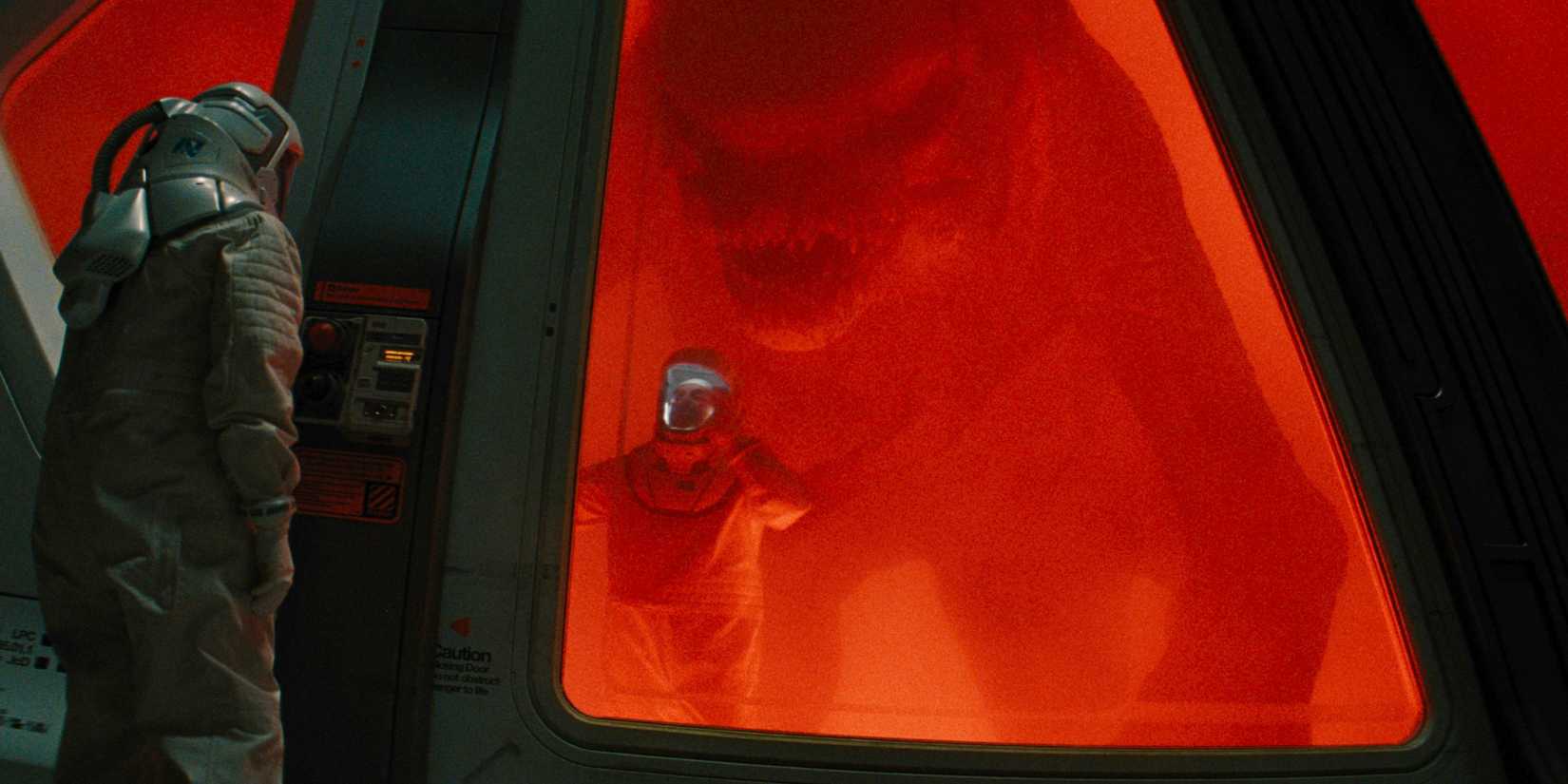 The D-Rex attacking someone in Jurᴀssic World Rebirth