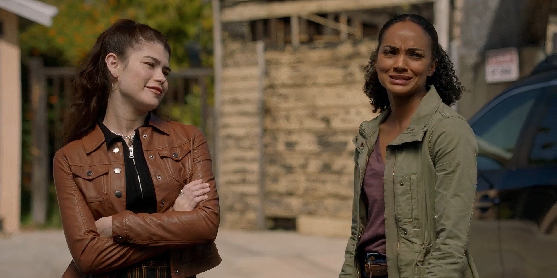 Dylan Conrique as Tamara Colins and Mekia Cox as Nyla Harper in The Rookie