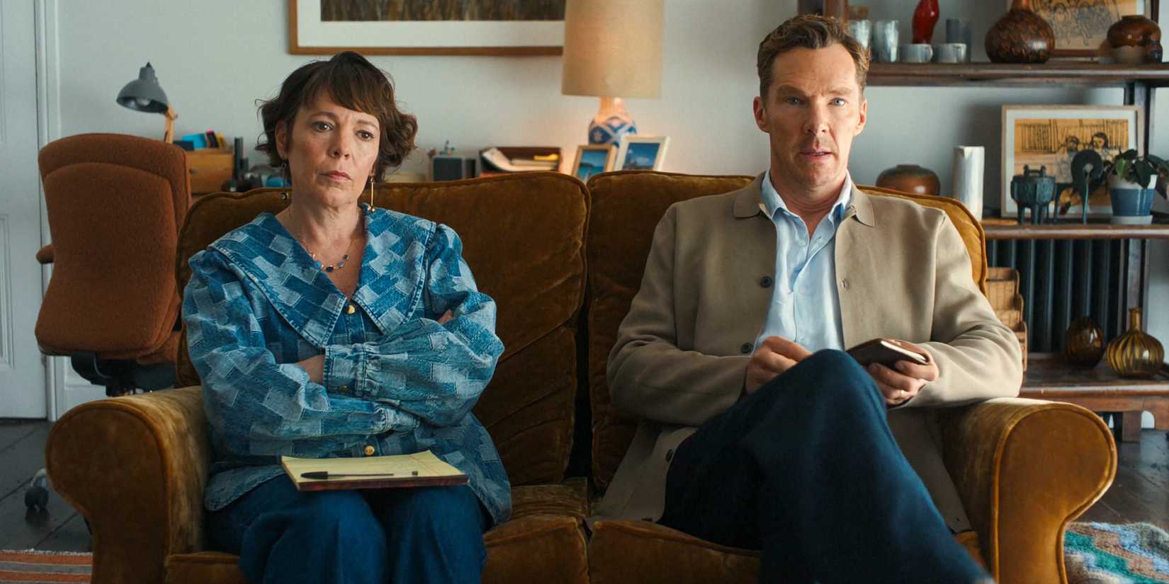 Ivy (Olivia Colman) and Theo (Benedict Cumberbatch) sitting on a therapist's couch in The Roses