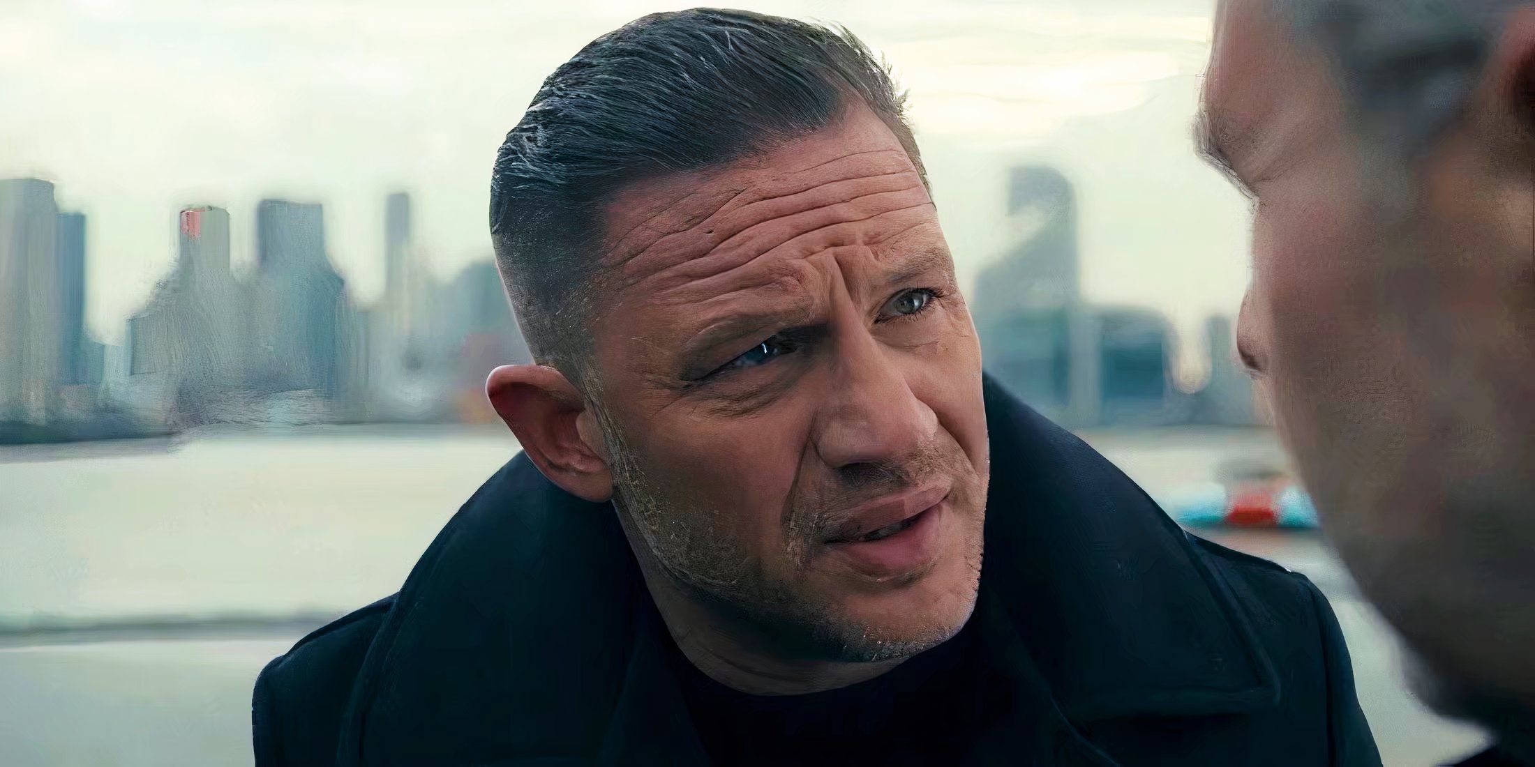 Tom Hardy como Harry habló con alguien en serio en el episodio 10 de la temporada 1 de Mobland