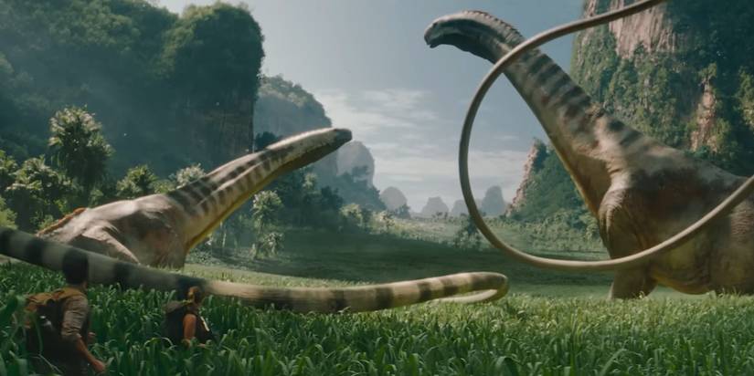 Two тιтanosauruses swinging their tails in Jurᴀssic World Rebirth