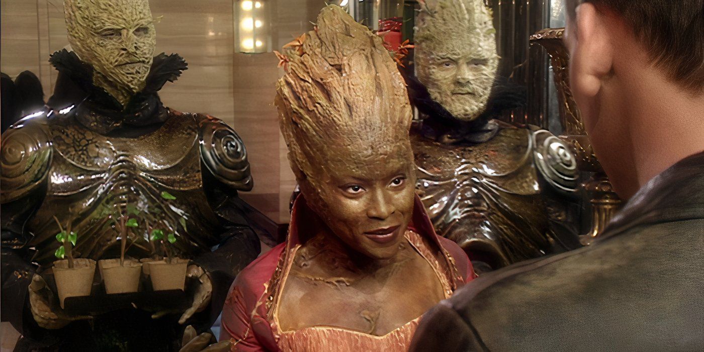 Jabe the tree, with two more trees behind her, flirting with the Ninth Doctor in the Doctor Who season 1 episode “The End of the World.”
