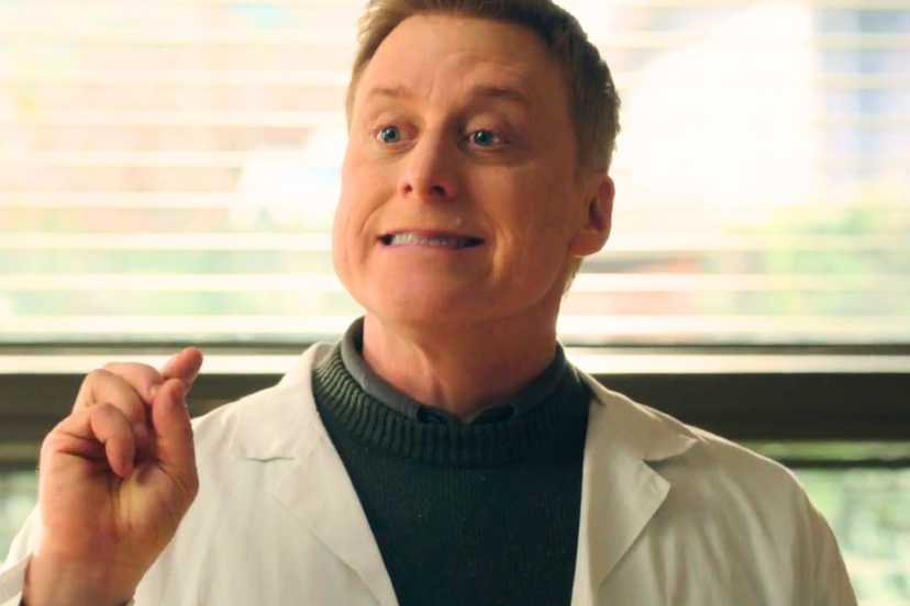 Alan Tudyk as Harry Vanderspeigle in Resident Alien