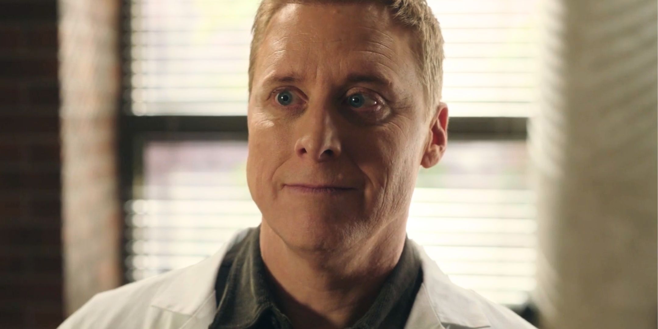 Alan Tudyk looking startled as Harry Vanderspeigle in Resident Alien