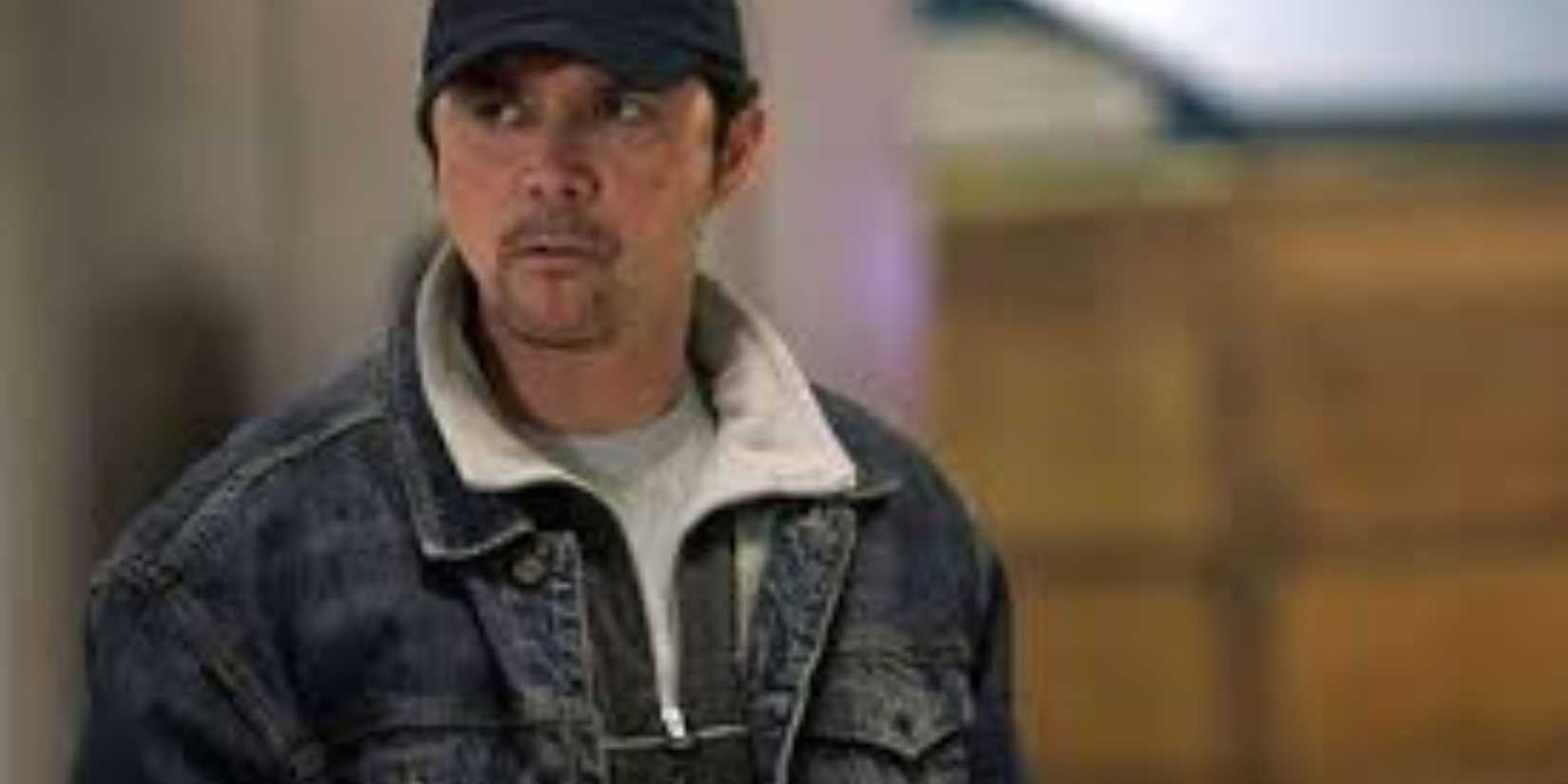 Lou Diamond Phillips as Victor Gitano looking shifty in Law & Order: SVU