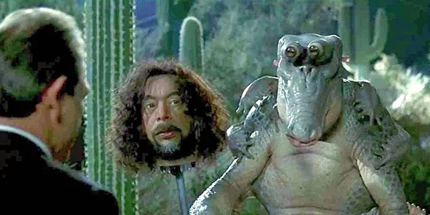 An alien holding a prosthetic human head in Men in Black