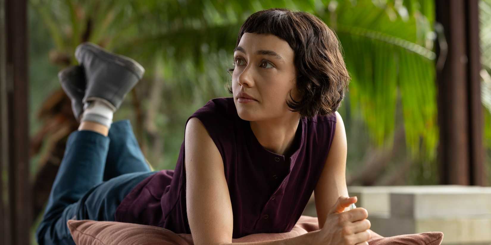 Wendy (Sydney Chandler) looking to the side while laying down with her feet in the air in Alien: Earth season 1, episode 4