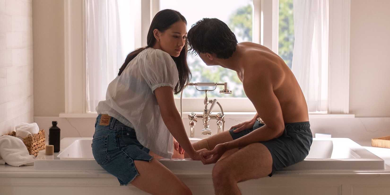 Belly and Conad in the bathtub in The Summer I Turned Pretty season 3