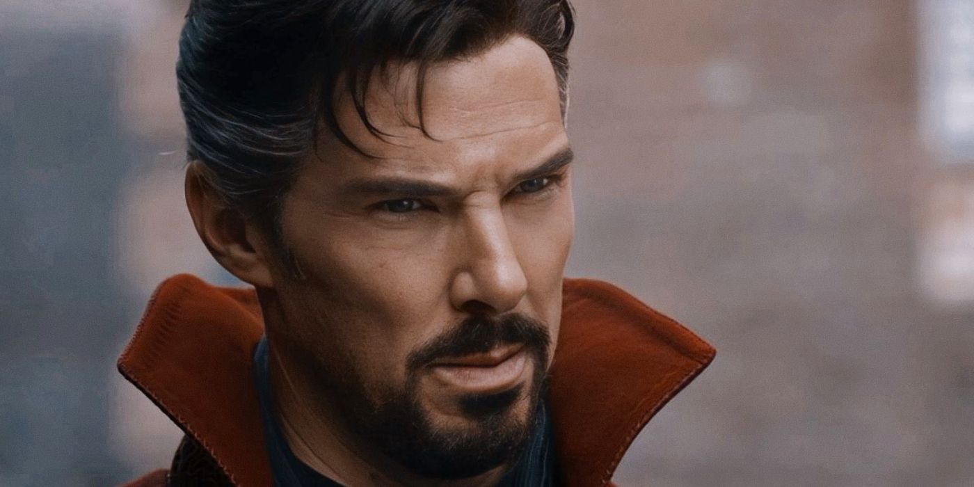 Benedict Cumberbatch nei panni di Doctor Strange mentre fa una smorfia confusa