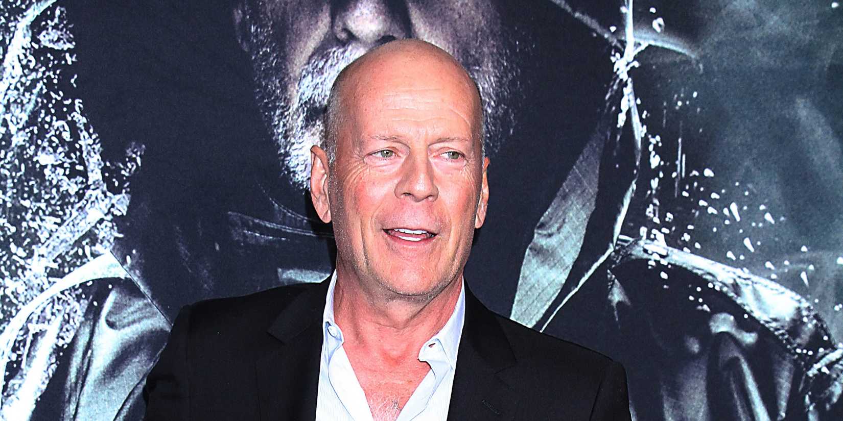 Bruce Willis at Glᴀss premiere