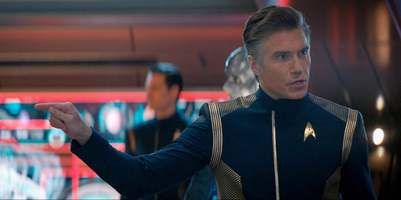 Captain Pike pointing while on the bridge of Discovery in Star Trek Discovery season 3 An Obol for Charon