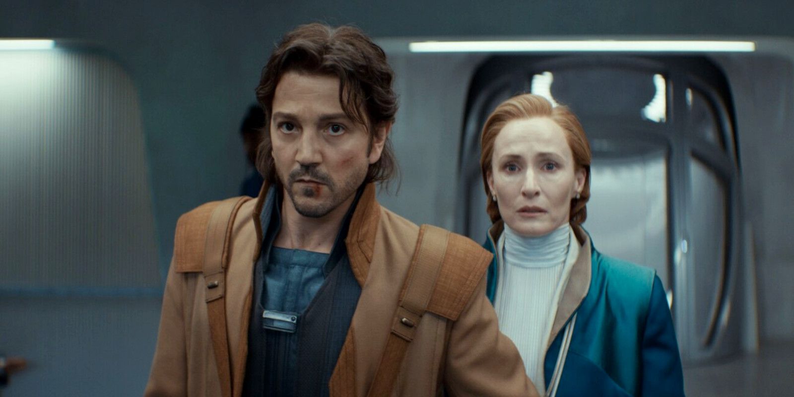 Cassian Andor con Mon Mothma in Andor season 2