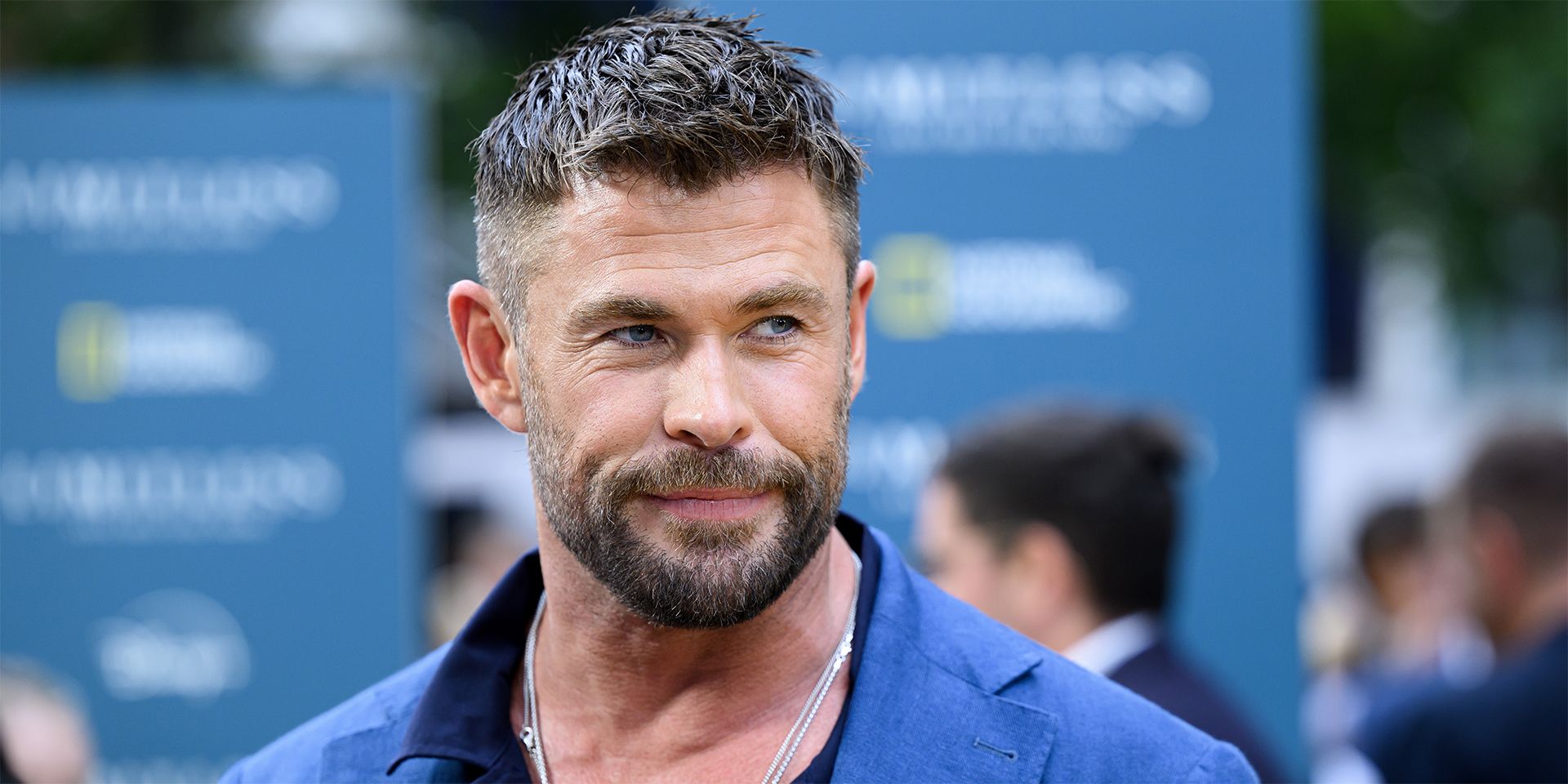 Chris Hemsworth razkriva svoje največje izzive v novi seriji in glasbene podvige