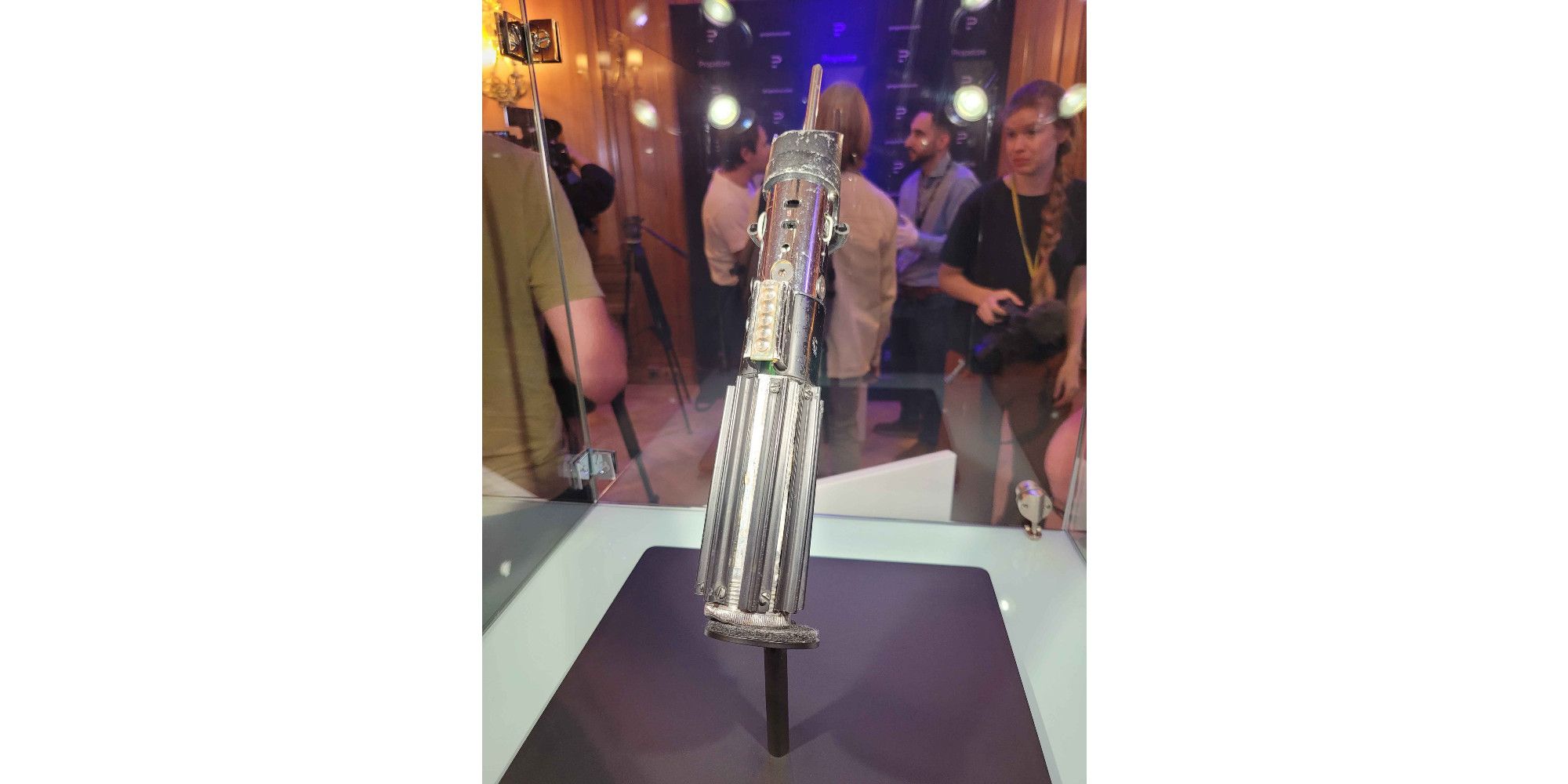 Darth Vader Hero Lightsaber Propstore Angle 4