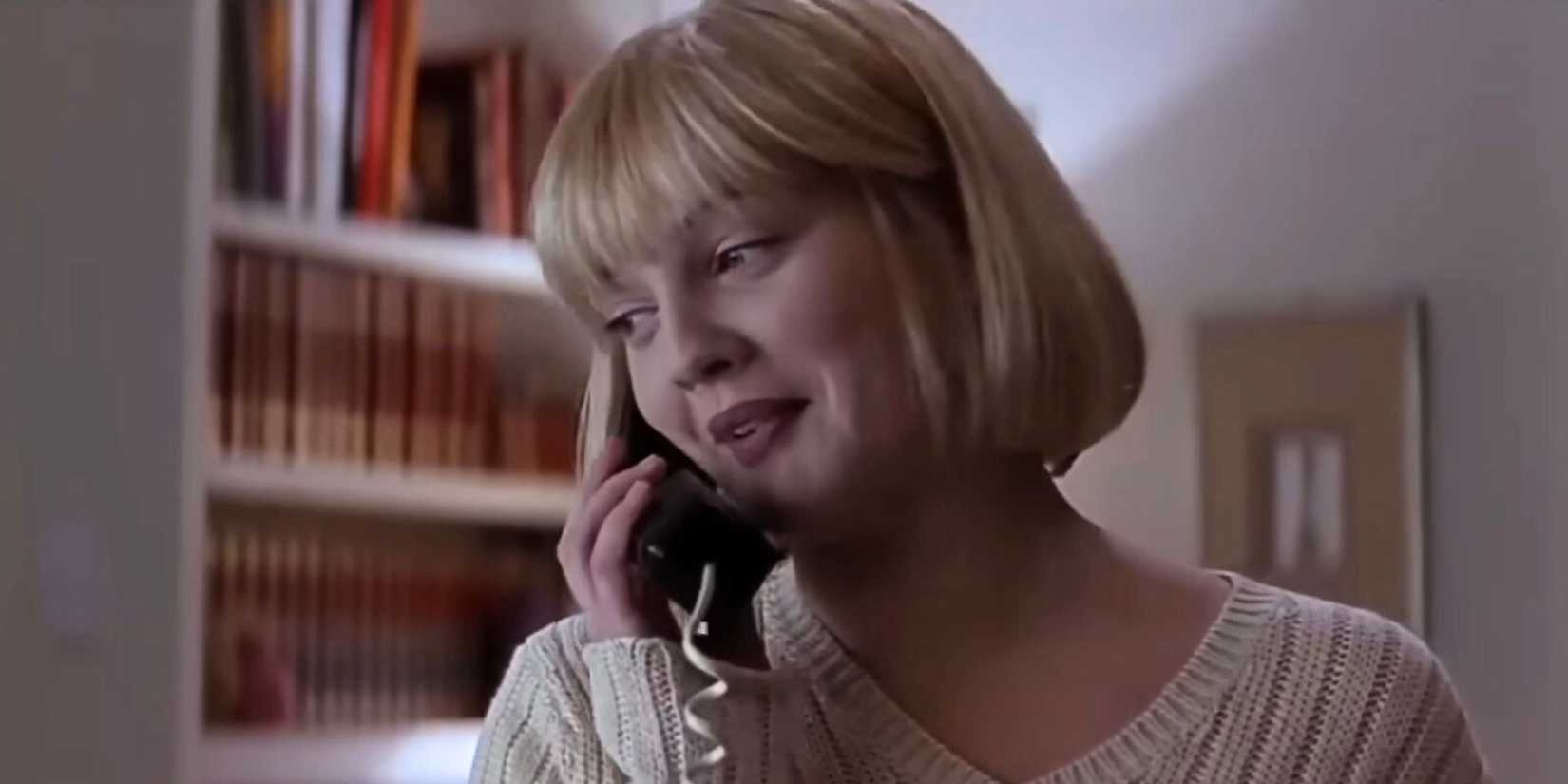 Drew Barrymore as Casey Becker on the phone in Scream