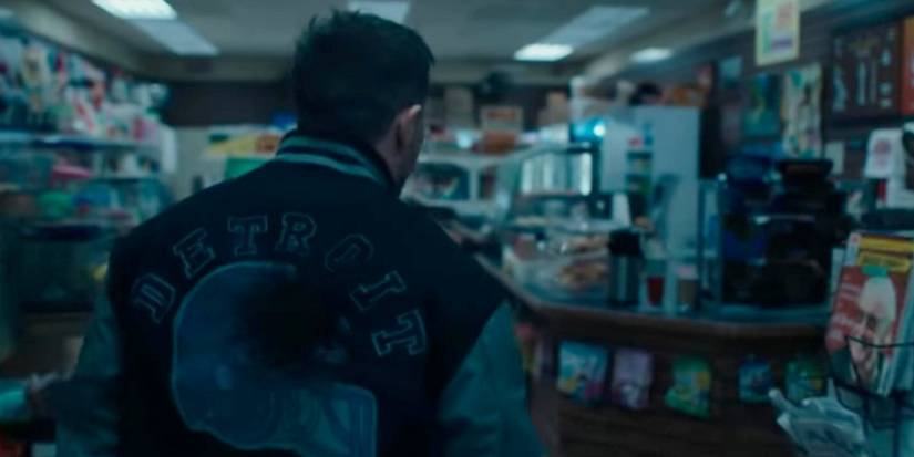 Eddie Brock entering a shop with Stan Lee on a magazine cover in Venom Let There Be Carnage