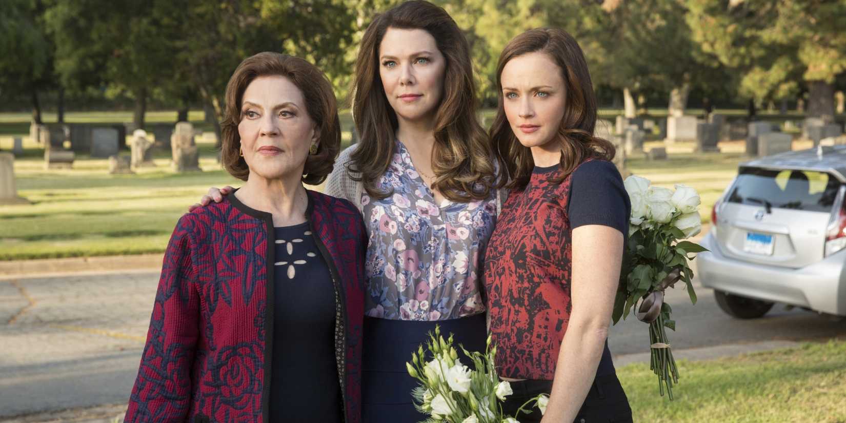 Emily (Kelly Bishop), Lorelai (Lauren Graham), and Rory (Alexis Bledel) looking nervous in Gilmore Girls A Year in the Life