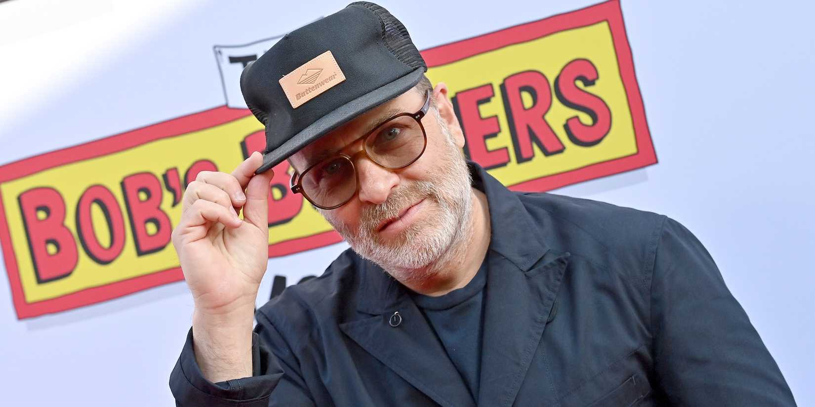 H. Jon Benjamin saluta sul red carpet per "Bob
