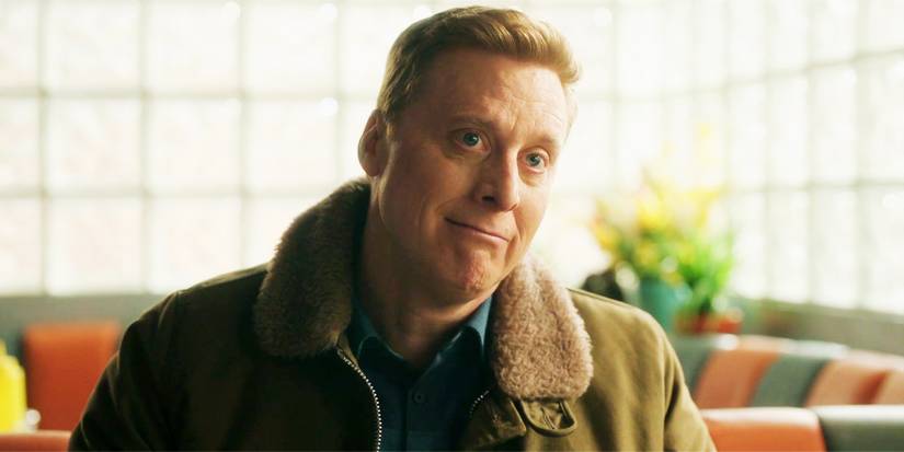 Harry smiling confidently in an episode of Resident Alien season 4