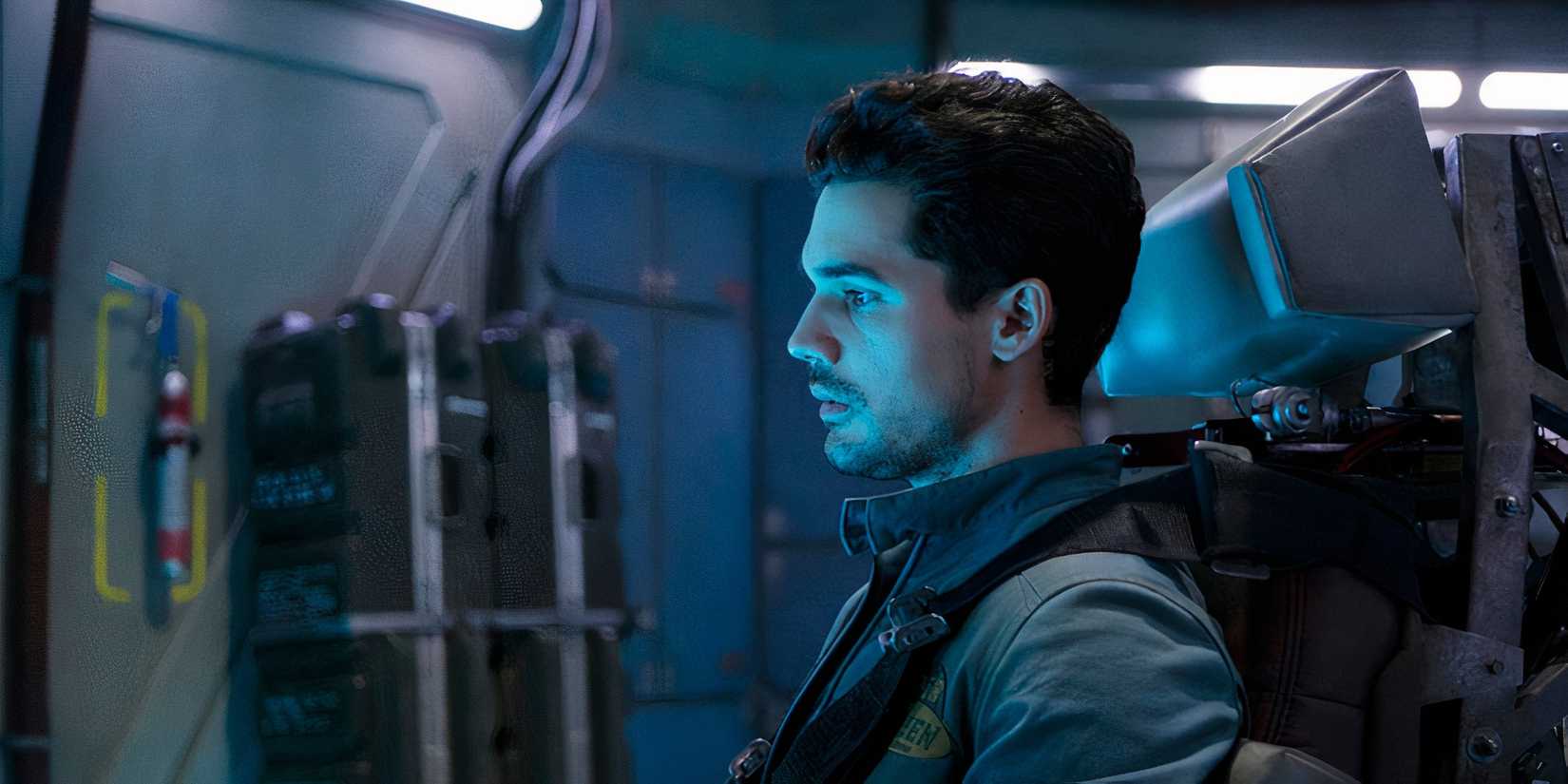 Holden in The Expanse pilot episode
