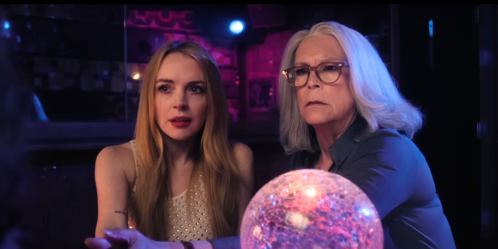 Jamie Lee Curtis as Tess and Lindsay Lohan as Anna in Freakier Friday
