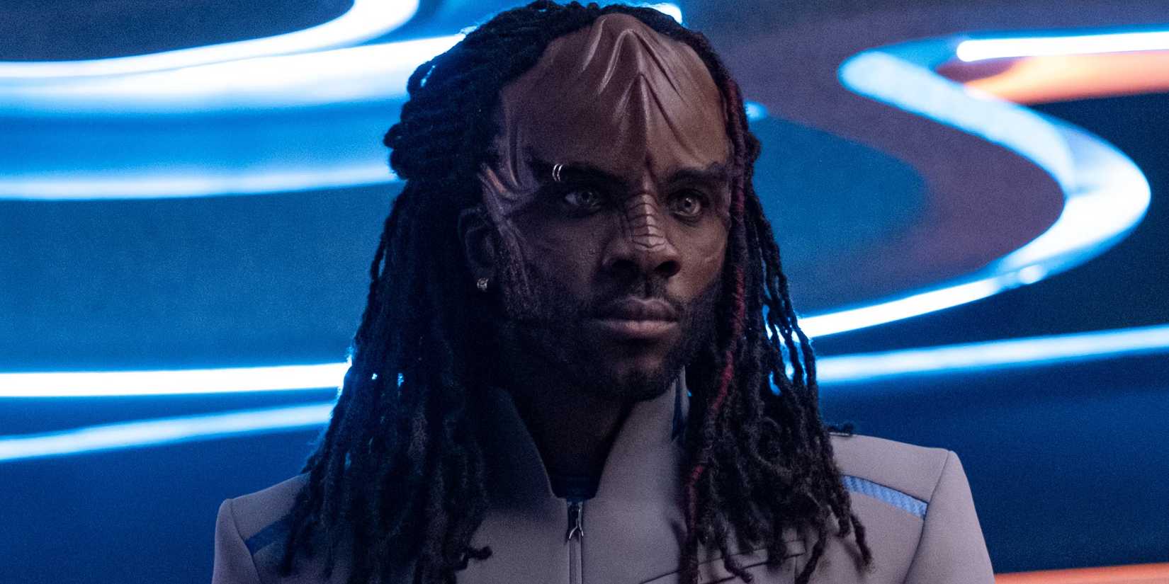 Starfleet Academy Balances 800 Years of Canon For New & Longtime Fans Jay-Den Kraag standing on a bridge in Star Trek Starfleet Academy