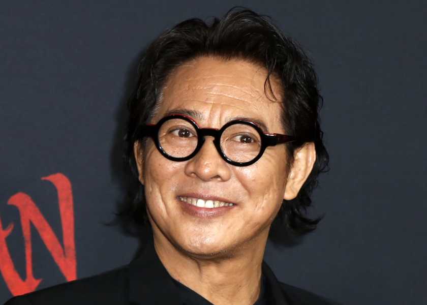 Jet Li smiles on the red carpet for Disney's Mulan
