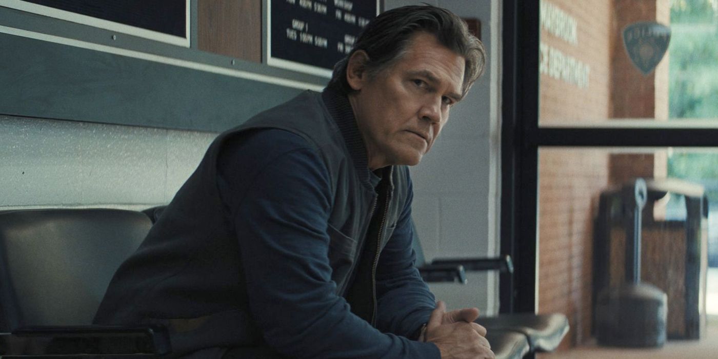 Josh Brolin in a police department in Weapons