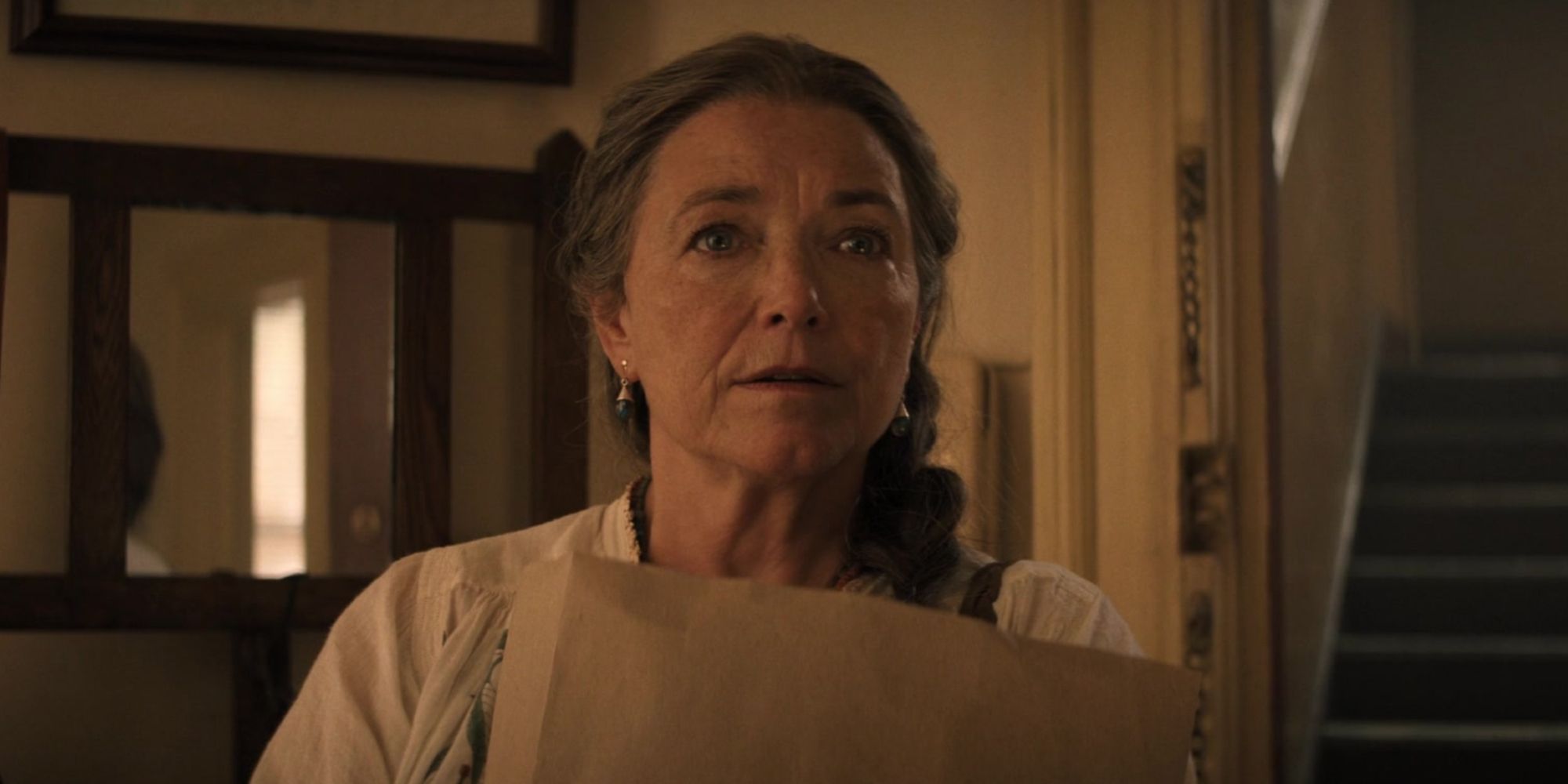 Karen Allen come Marion in Indiana Jones e il Calice della Destino