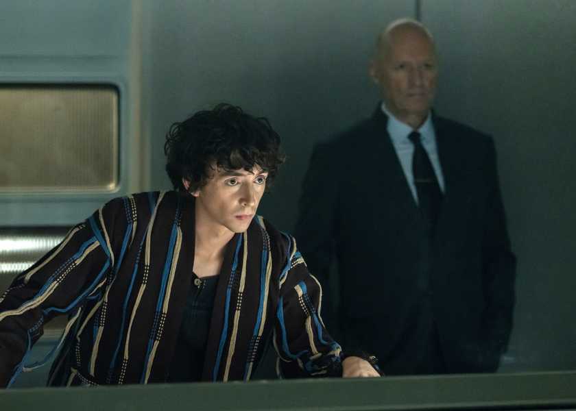 Boy Kavalier (Samuel Blenkin) and Atom Eins (Adrian Edmundson) looking seriously over a console in Alien: Earth