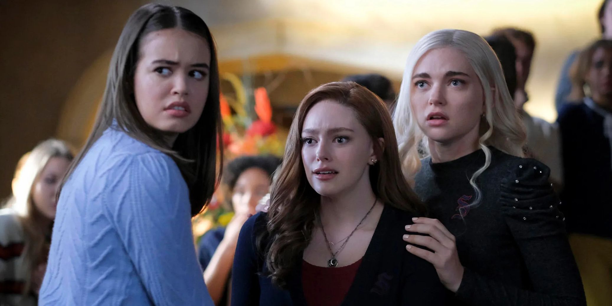 Kaylee Kaneshiro, Danielle Rose Russell e Jenny Boyd da Legacies