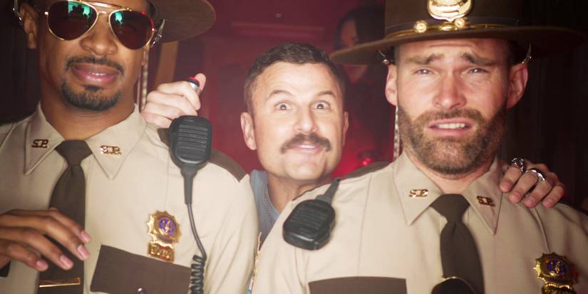 Officers being blinded by a flash in Super Troopers 2