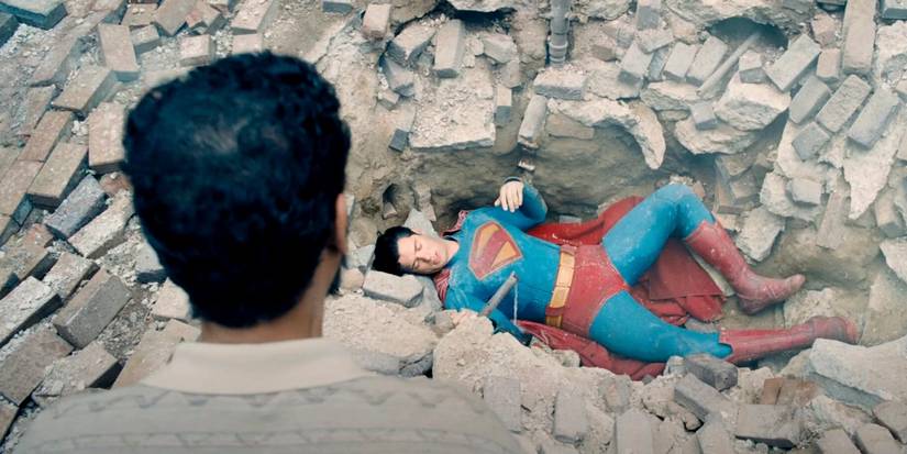 Onlookers witness Superman crash on the ground in Metropolis
