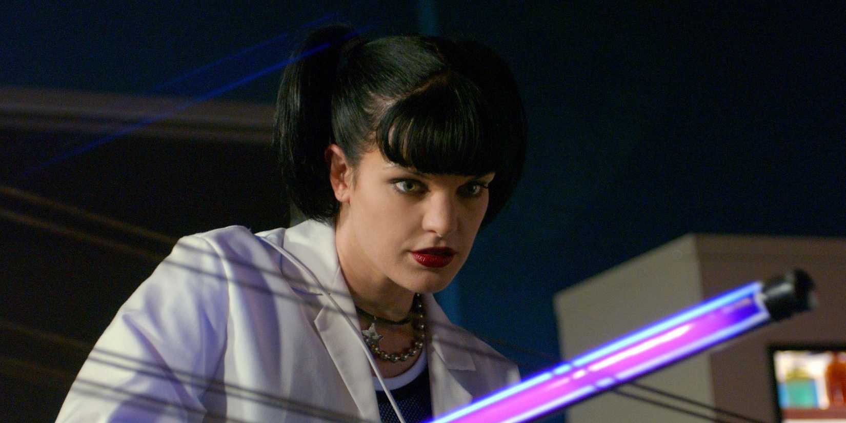 Pauley Perrette from NCIS using a black light to find evidence