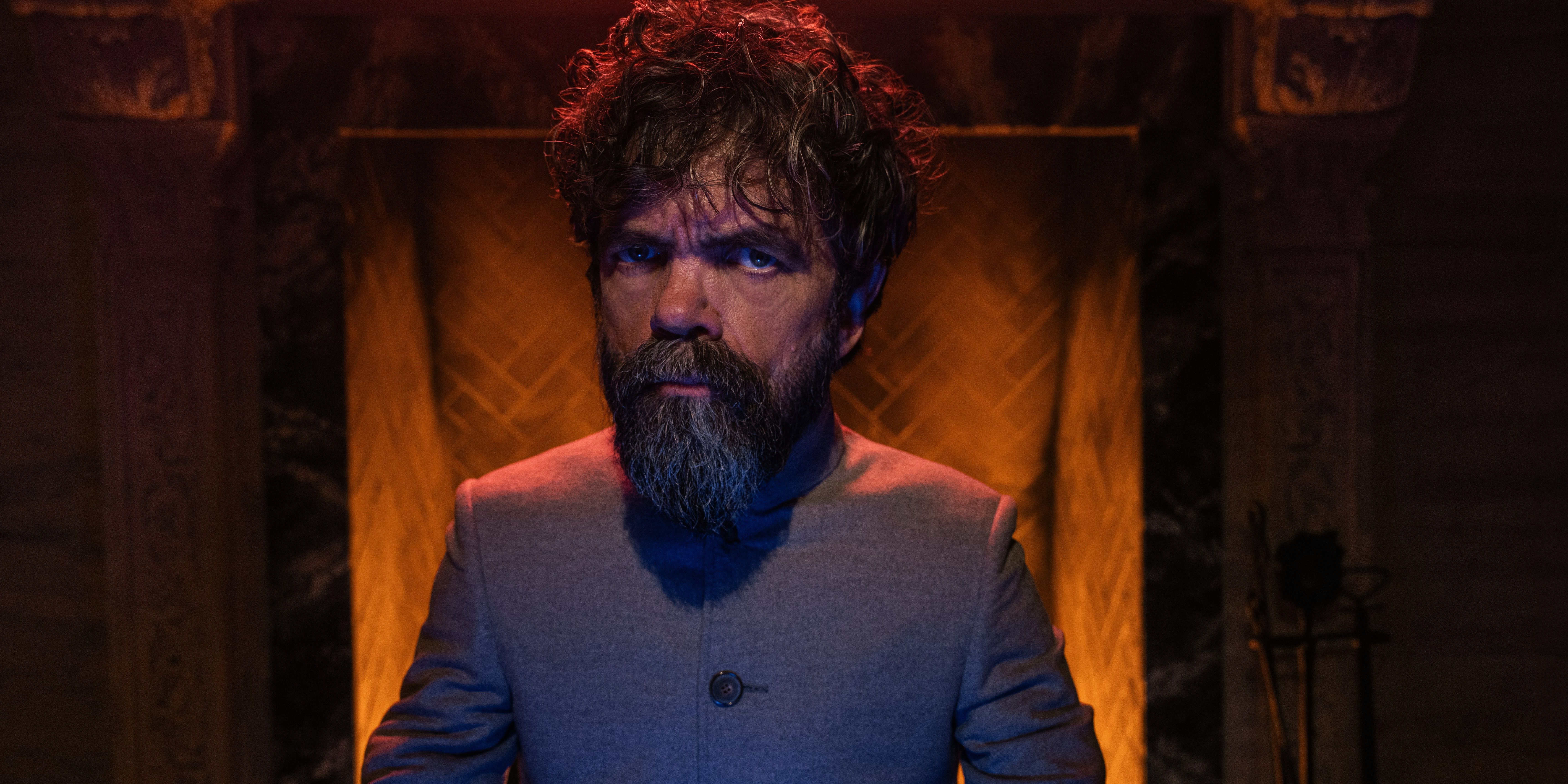 Peter Dinklage in un'immagine promozionale di Dexter Resurrection