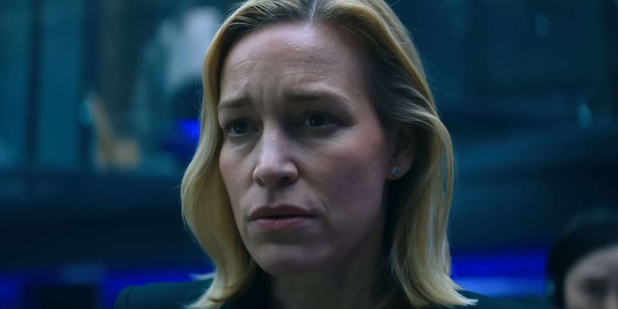 Juno de Piper Perabo, com raiva em um tiro em close em borboleta