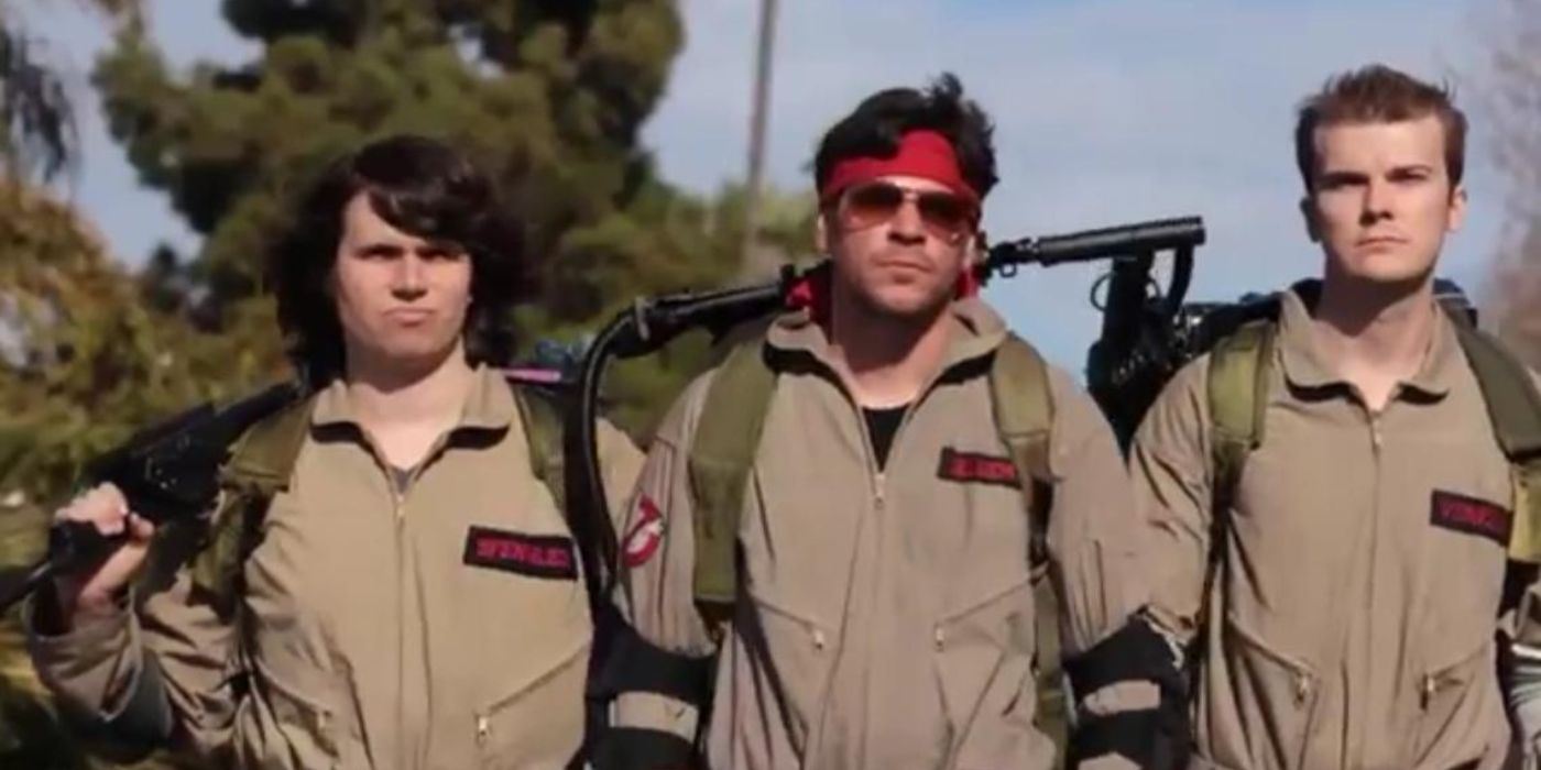 Three Ghostbusters walk down the street in Return of the Ghostbusters