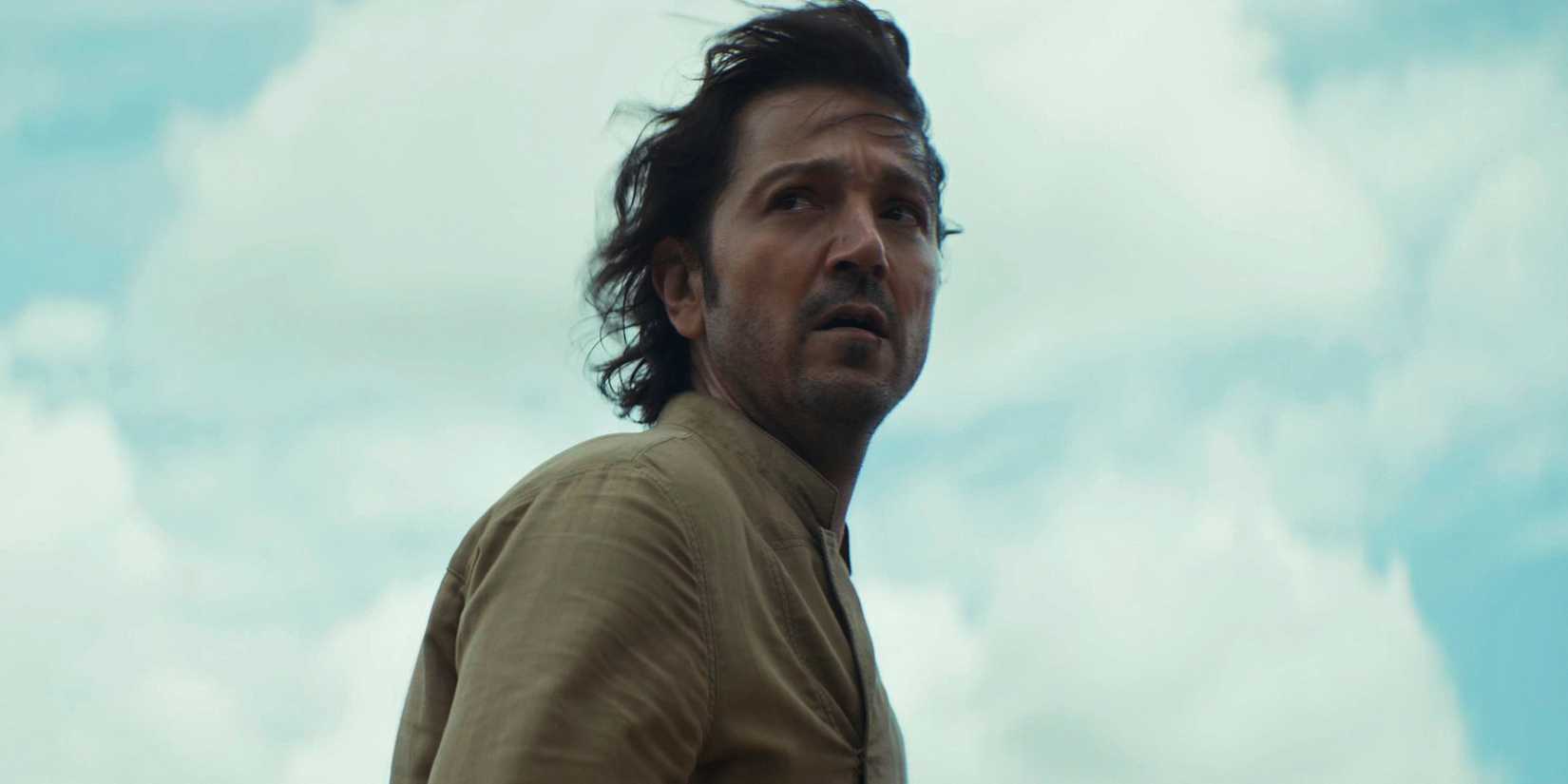 Cᴀssian Andor (Diego Luna) looks distressed at the hangar on Yavin 4.