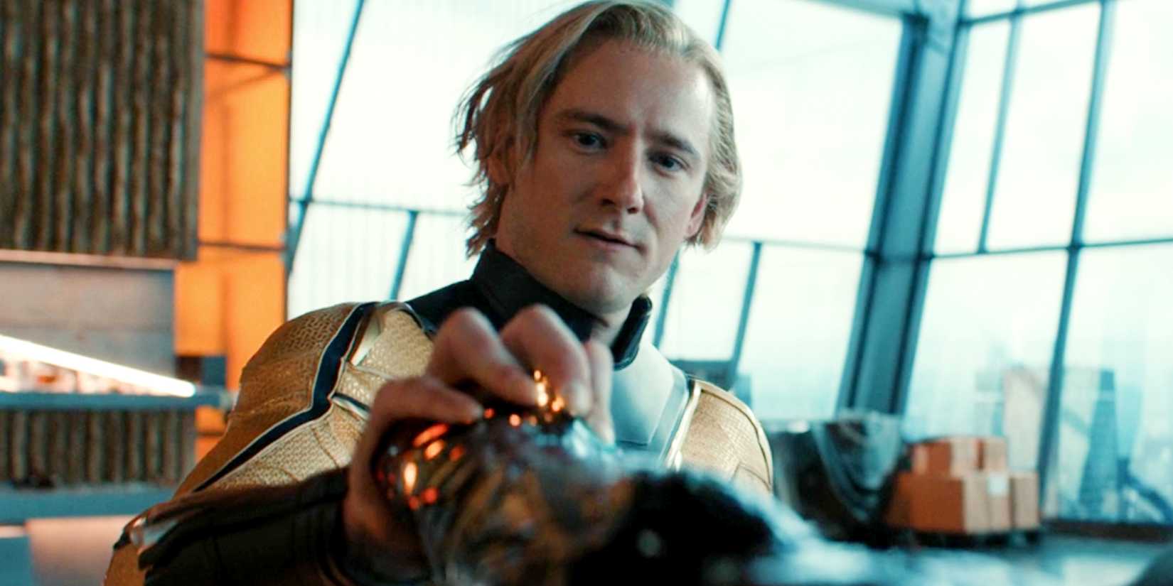 Sentry grabs and looks at Bucky Barnes' vibranium arm in Thunderbolts (1)