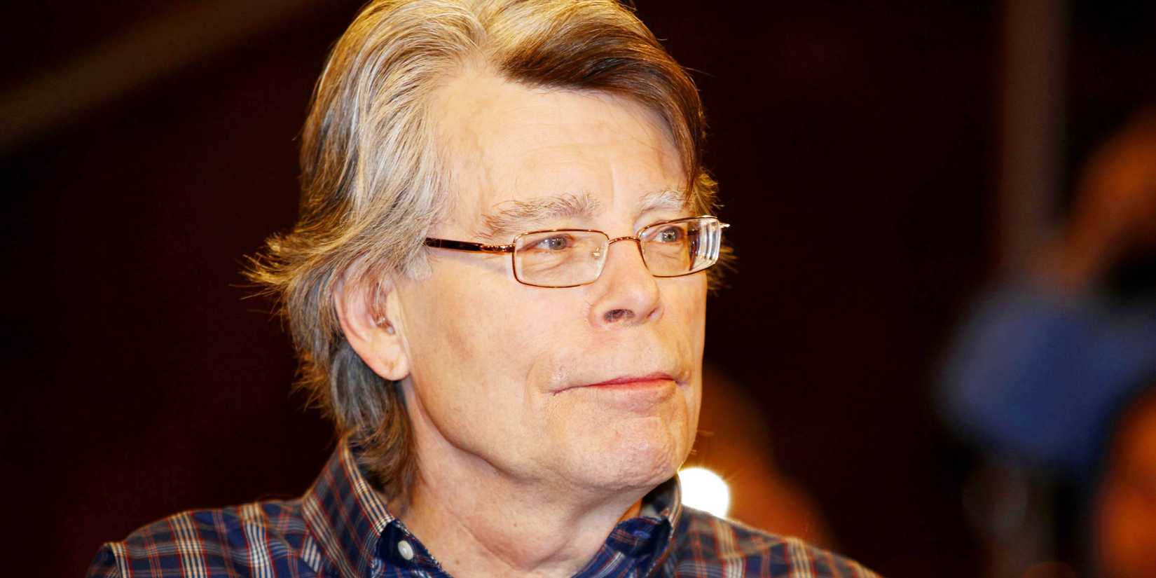 Stephen King smirks while being interviewed 
