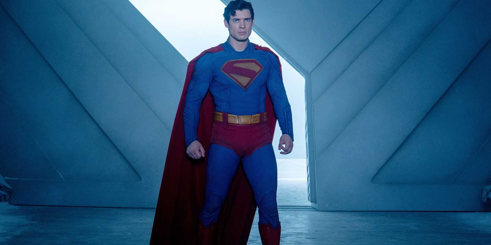 Superman stood looking off-screen in the DC Universe movie
