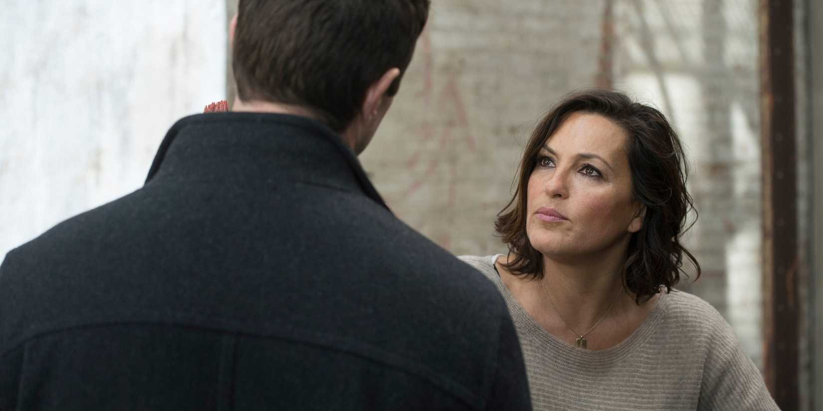 Olivia Benson speaking with someone whose back is to the camera in the Law & Order: SVU episode "Beasts Obsession"