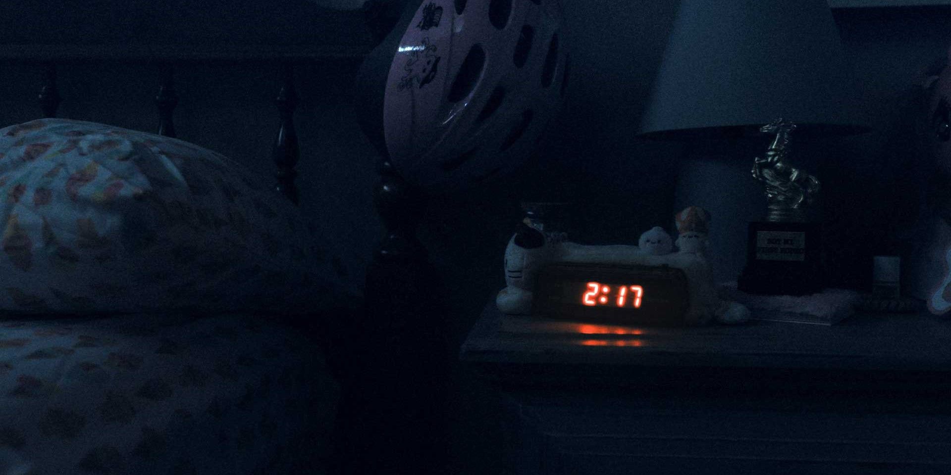 The clock showing 2.17am in Weapons