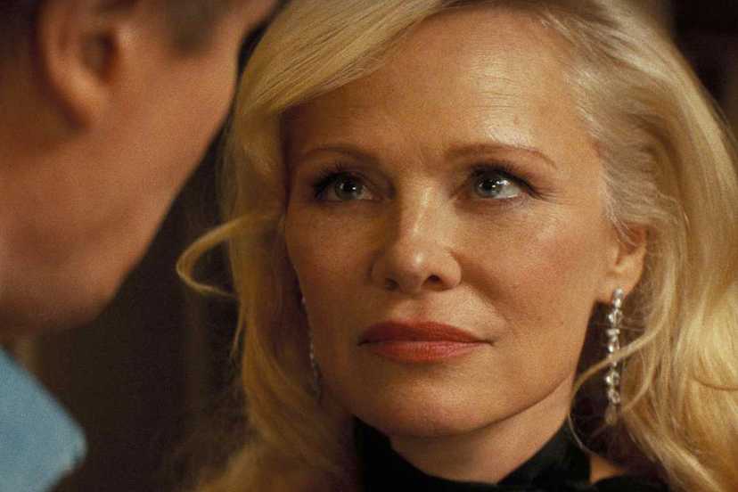 Pamela Anderson looking up at Liam Neeson in The Naked Gun.