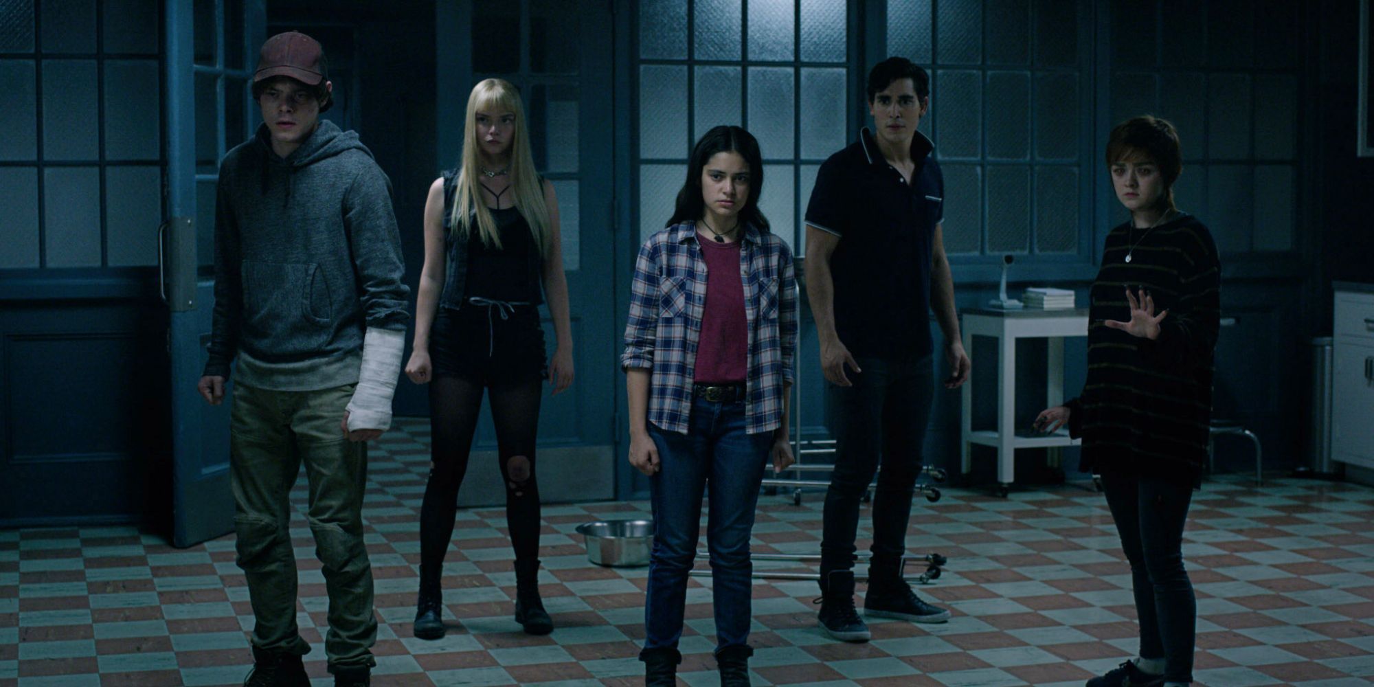 The New Mutants stand in a dark room in the hospital in The New Mutants (2020)