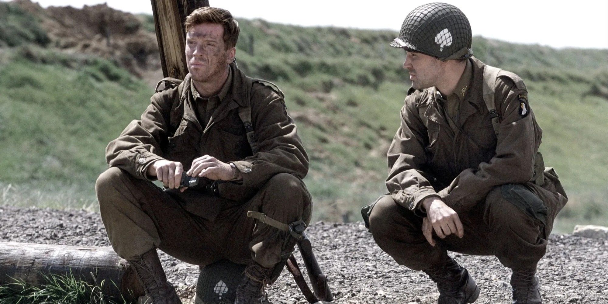 Due soldati nella trincea durante Band of Brothers
