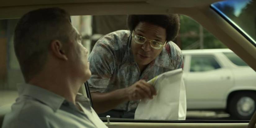 Wayne Williams leans into Bill Tench's car in Mindhunter