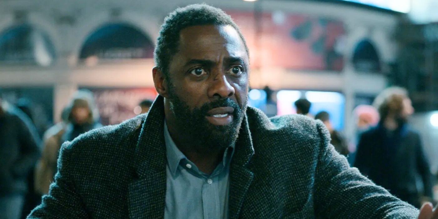 Idris Elba nei panni di Luther mentre riflette in città
