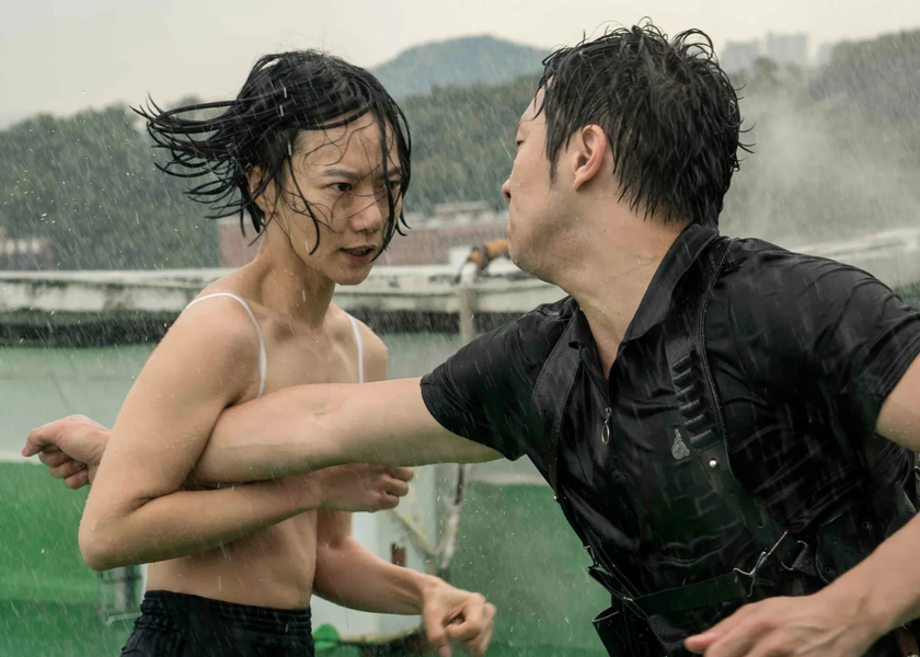 Sun fighting in the rain in the TV series Sense8