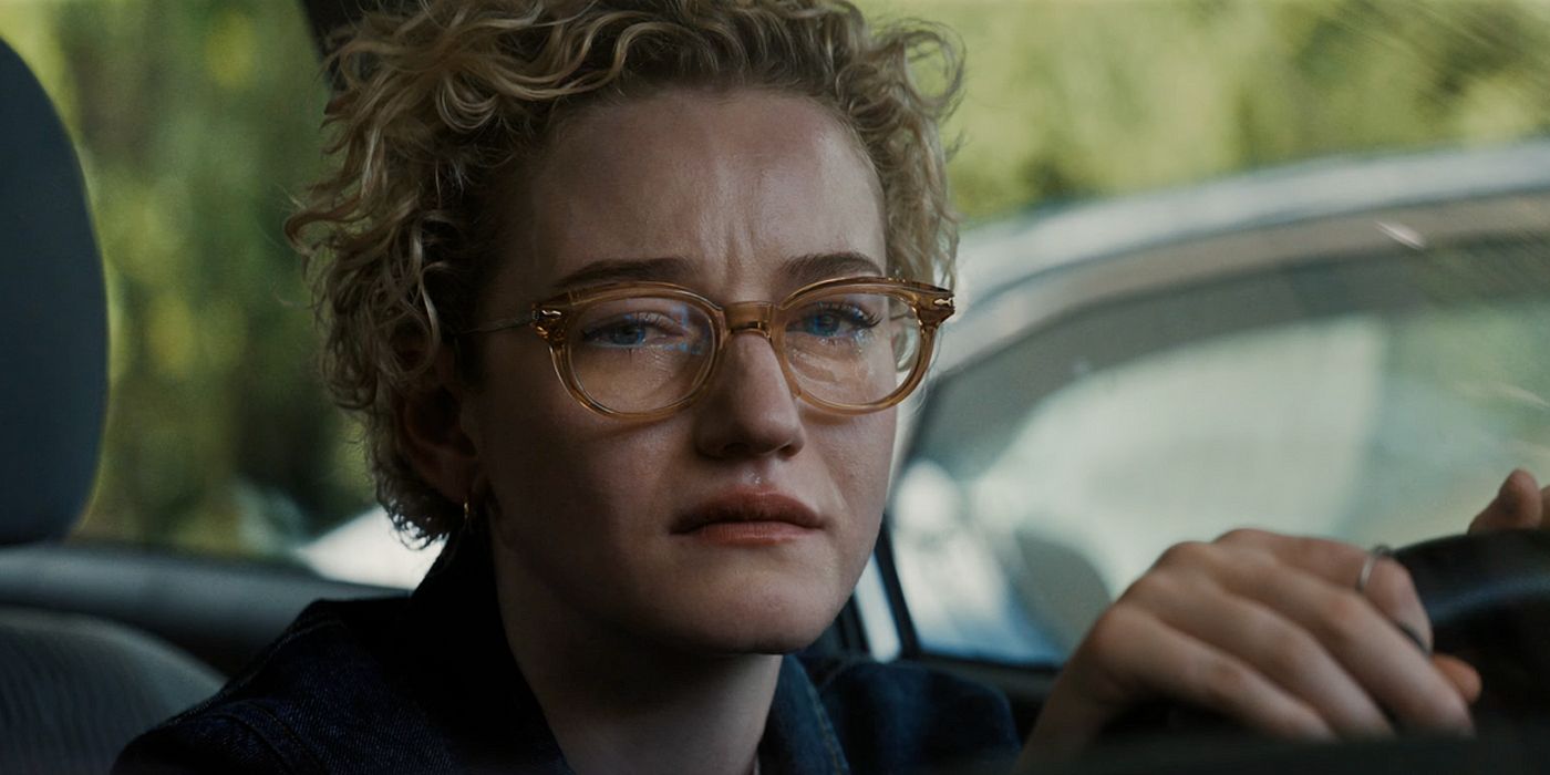Julia Gardner as Justine crying in a car in Weapons.